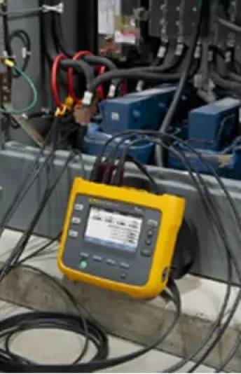 Fluke 1732/INTL Three Phase Power Energy Monitor & Logger, Battery-Powered 2