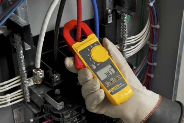 Fluke 325 True-rms Clamp Meter 4