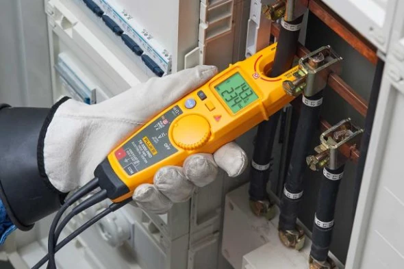 Fluke T6-1000 PRO Electrical Tester 2